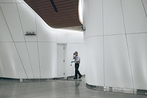 Clearly Delegate Tasks When you delegate work to experienced employees, you give them the support they need to set a goal so they can continue to grow professionally.